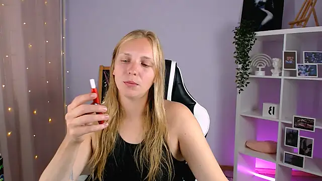 VeronicaAndersen online show from September 20, 2025, 9:47 am