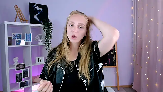 VeronicaAndersen online show from September 30, 2025, 10:43 am