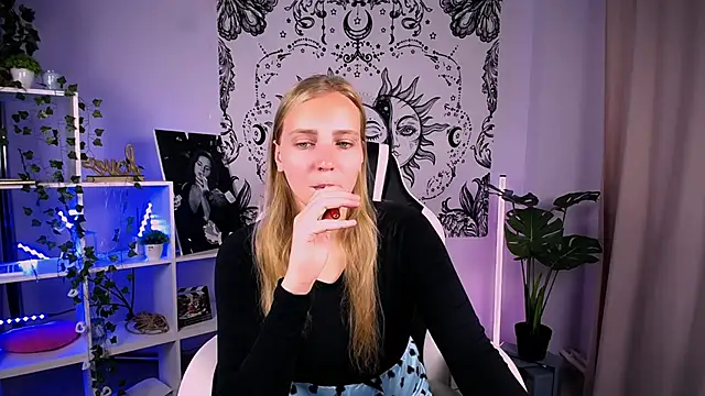 VeronicaAndersen online show from September 24, 2025, 2:40 am
