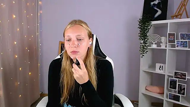VeronicaAndersen online show from September 19, 2025, 11:36 am
