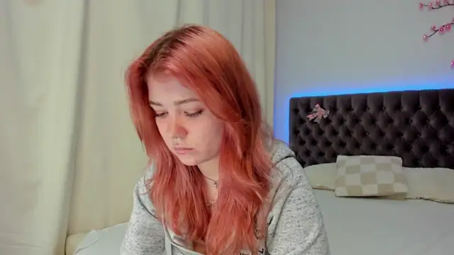 Ella Mayers online show from October 10, 2025, 12:28 pm