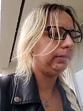 Mia RainX online show from June 14, 2026, 1:23 pm