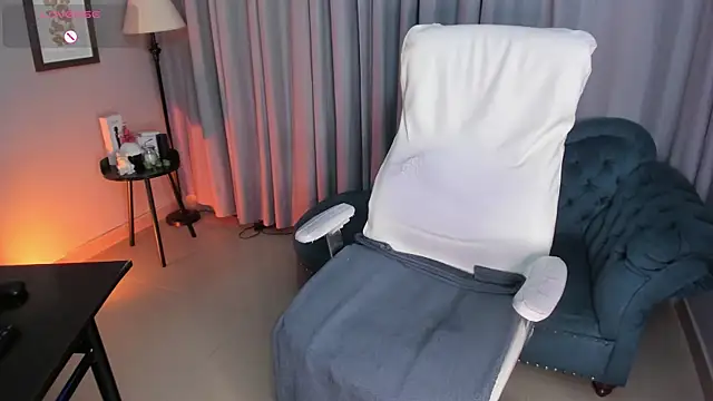 Snapshot of Dafne_00 chatting on April 19, 2026, 12:50 pm Dafne 00 online show from April 19, 2026, 12:50 pm