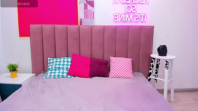 Snapshot of TessaAdorable chatting on November 16, 2025, 1:32 am TessaAdorable online show from November 16, 2025, 1:32 am