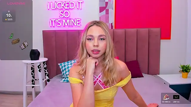 Snapshot of TessaAdorable chatting on November 14, 2025, 1:42 am TessaAdorable online show from November 14, 2025, 1:42 am