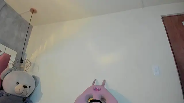 Snapshot of Raichell_ chatting on March 5, 2025, 10:33 am Raichell online show from March 5, 2025, 10:33 am