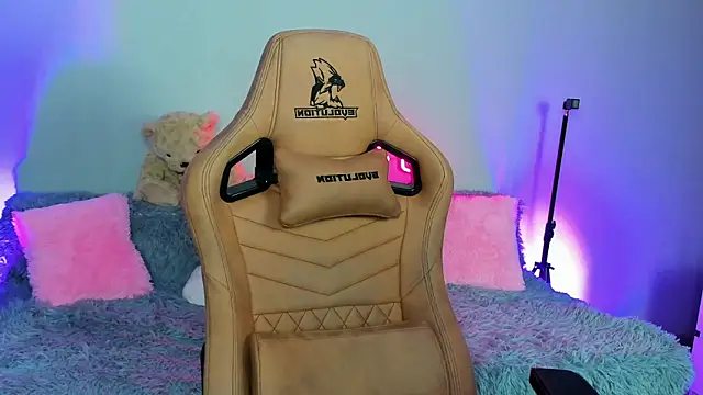 EvaBalmer online show from October 15, 2025, 4:33 am