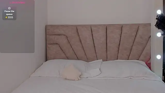 Snapshot of leahaltomm chatting on November 11, 2025, 8:47 pm leahaltomm online show from November 11, 2025, 8:47 pm