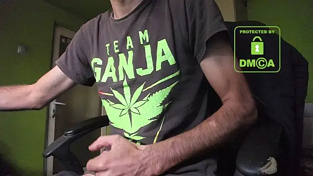 Snapshot of BigCumShoot chatting on October 5, 2025, 6:04 am BigCumShoot online show from October 5, 2025, 6:04 am