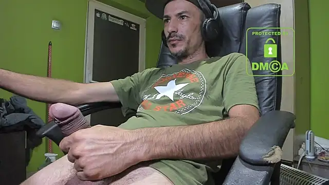 Snapshot of BigCumShoot chatting on October 11, 2025, 4:13 am BigCumShoot online show from October 11, 2025, 4:13 am