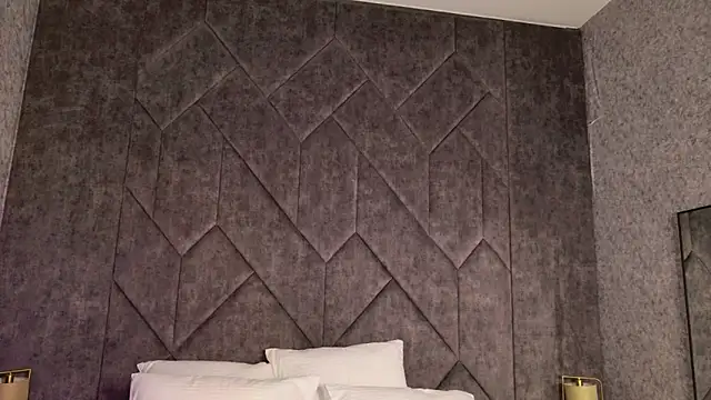 Kendra Parlow online show from December 16, 2025, 8:24 pm