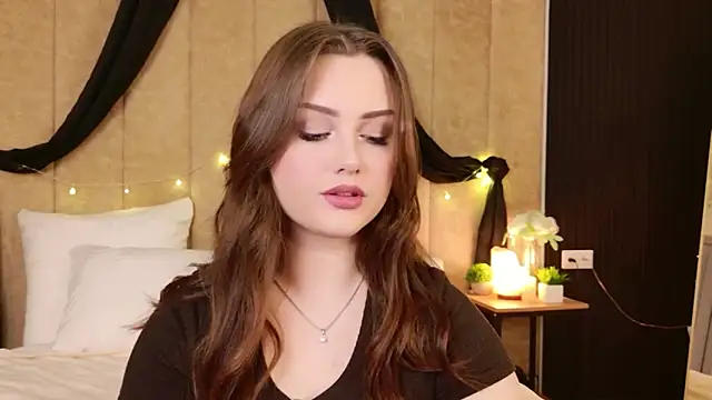 Kendra Parlow online show from December 18, 2025, 8:23 pm