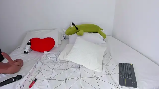 TinaPutina online show from September 25, 2025, 10:05 pm