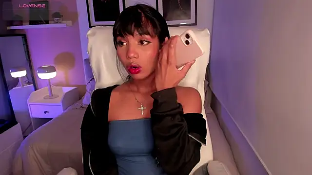 Gigi Strawberry online show from October 24, 2025, 5:17 am