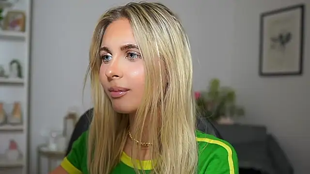 catecrago  online show from March 18, 2025, 5:01 pm