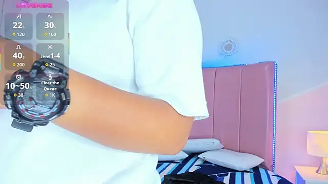 Liiam smith  online show from November 23, 2025, 12:37 pm