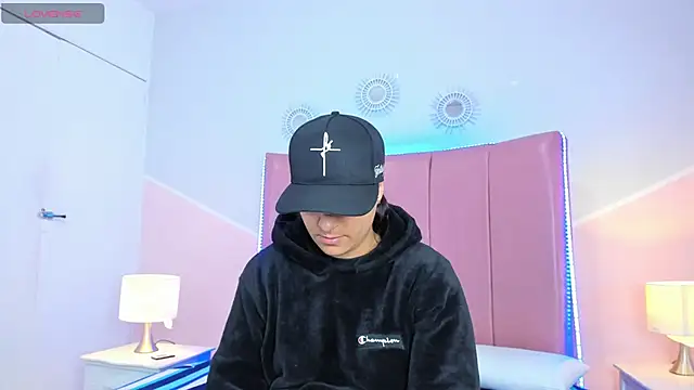 Liiam smith  online show from January 10, 2026, 12:22 pm