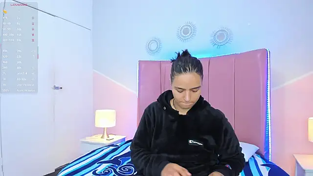 Liiam smith  online show from December 19, 2025, 1:24 pm