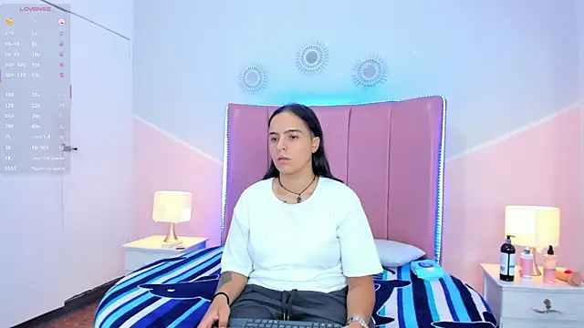 Liiam smith  online show from December 17, 2025, 12:43 pm