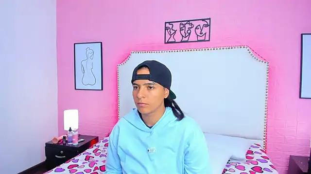  Emma whiitee  online show from October 15, 2025, 12:35 pm