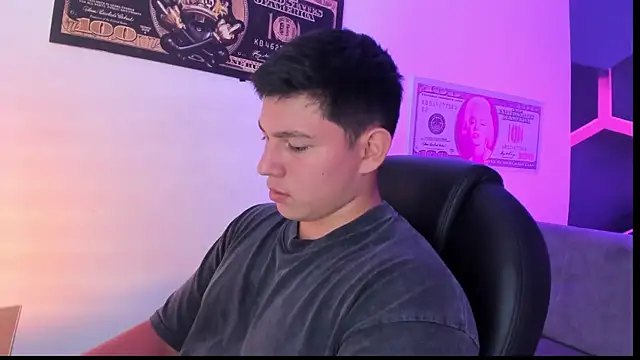 JamesCr  online show from September 28, 2025, 3:02 am