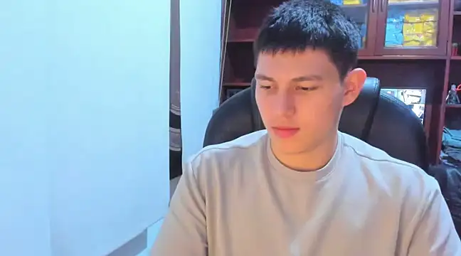 JamesCr  online show from February 28, 2025, 9:44 pm