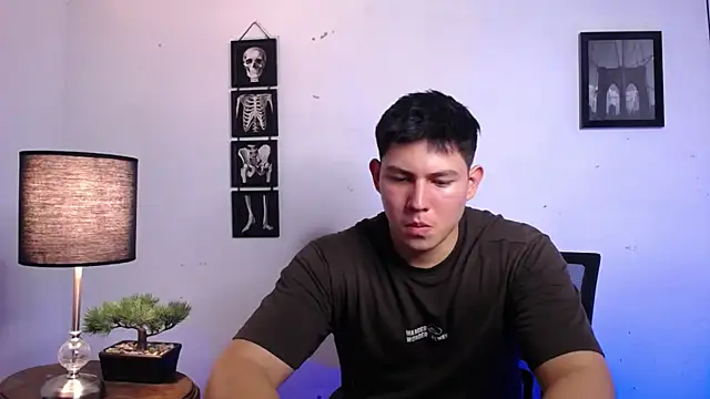 JamesCr  online show from November 9, 2025, 1:09 am