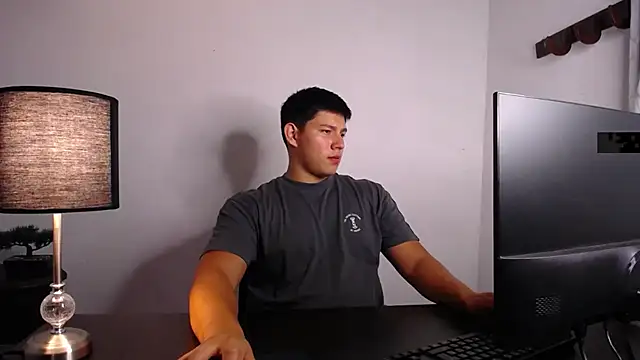 JamesCr  online show from October 2, 2025, 3:32 am