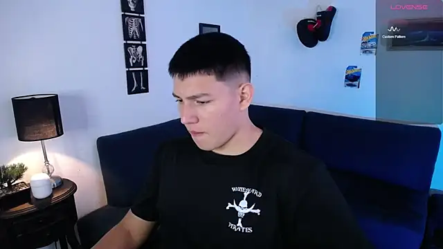 Snapshot of JamesCr_ chatting on April 21, 2026, 1:07 pm JamesCr online show from April 21, 2026, 1:07 pm
