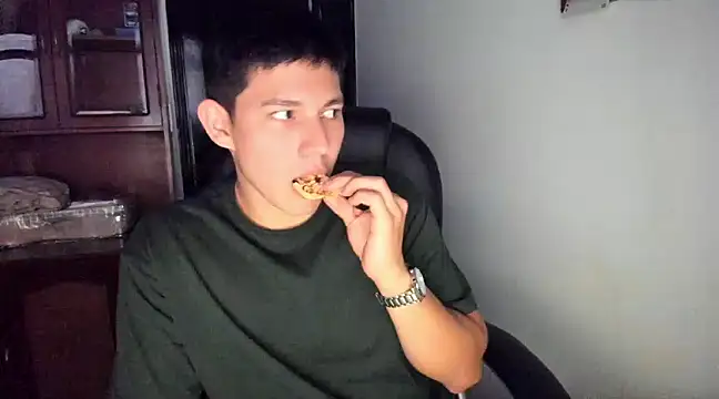 JamesCr  online show from March 11, 2025, 4:40 pm