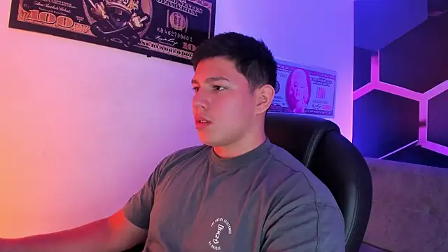 JamesCr  online show from September 27, 2025, 3:23 am