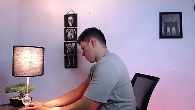 JamesCr  online show from November 10, 2025, 12:15 am