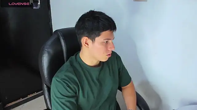 JamesCr  online show from March 23, 2025, 4:49 am