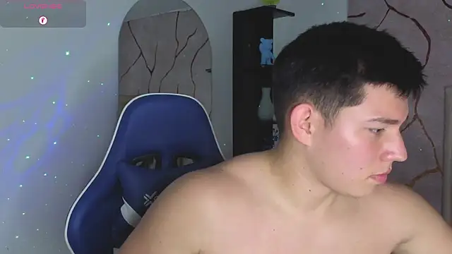 Snapshot of JamesCr_ chatting on May 9, 2026, 3:37 pm JamesCr online show from May 9, 2026, 3:37 pm