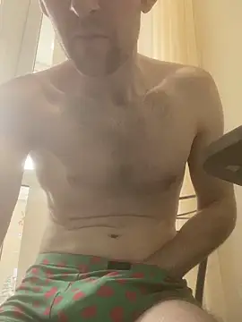 Snapshot of LynnAhNight chatting on April 5, 2026, 6:31 am LynnAhNight online show from April 5, 2026, 6:31 am