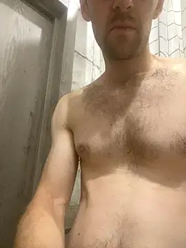 LynnAhNight online show from September 10, 2025, 4:39 pm