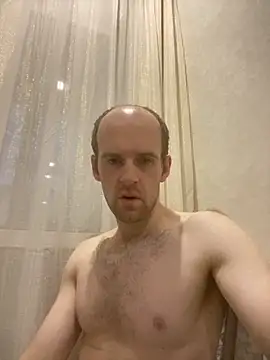 LynnAhNight online show from October 10, 2025, 3:18 am