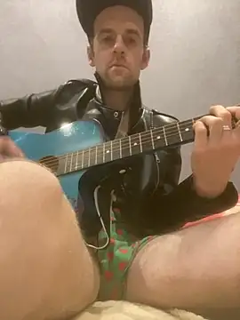 LynnAhNight online show from October 16, 2025, 5:10 pm