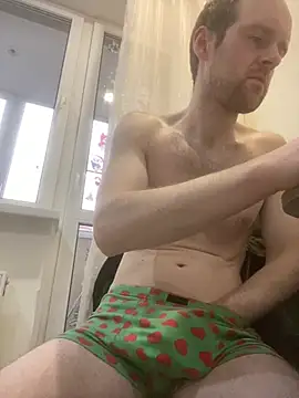 Snapshot of LynnAhNight chatting on April 8, 2026, 3:19 am LynnAhNight online show from April 8, 2026, 3:19 am