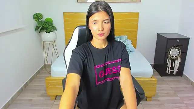 tiffanny doll  online show from March 6, 2025, 3:13 pm