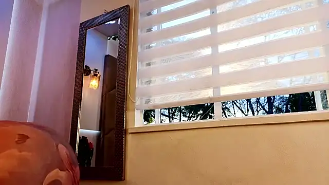 Snapshot of AzunaStar chatting on April 8, 2026, 10:44 pm AzunaStar online show from April 8, 2026, 10:44 pm