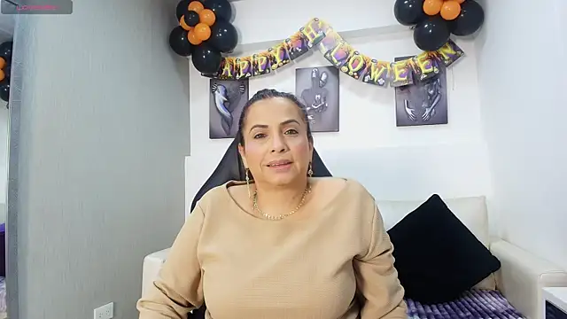 Snapshot of GochitaWild chatting on October 12, 2025, 12:50 pm GochitaWild online show from October 12, 2025, 12:50 pm