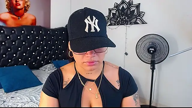 Taliana36 online show from November 25, 2025, 1:33 pm