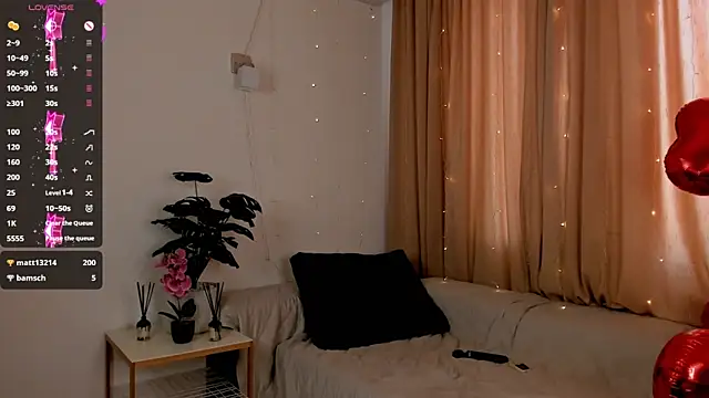 ElwineDevon online show from February 28, 2025, 10:09 am