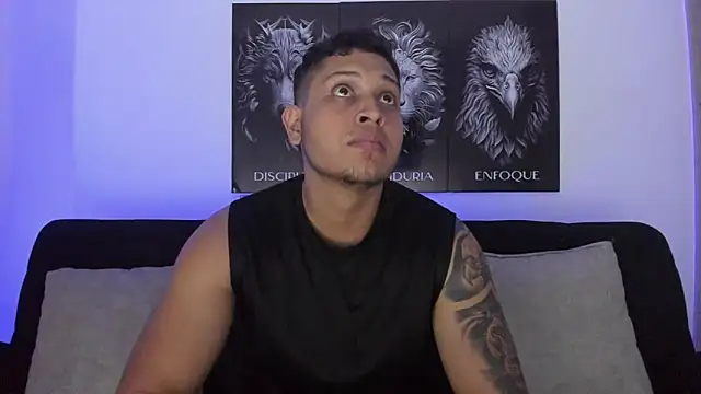 Snapshot of JohanSmith chatting on October 28, 2025, 2:12 am JohanSmith online show from October 28, 2025, 2:12 am