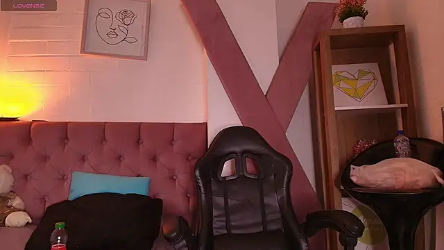 PepperTwink online show from November 24, 2025, 4:40 pm