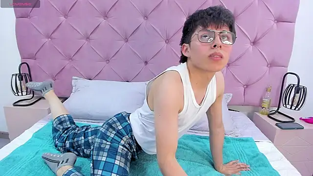 Snapshot of PepperTwink chatting on March 22, 2025, 2:03 pm PepperTwink online show from March 22, 2025, 2:03 pm