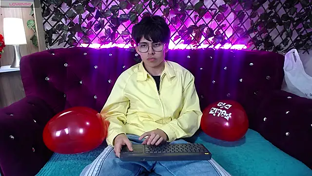 Snapshot of PepperTwink chatting on February 15, 2025, 1:49 pm PepperTwink online show from February 15, 2025, 1:49 pm