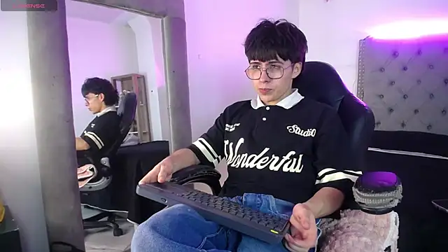 Snapshot of PepperTwink chatting on September 15, 2025, 4:18 pm PepperTwink online show from September 15, 2025, 4:18 pm
