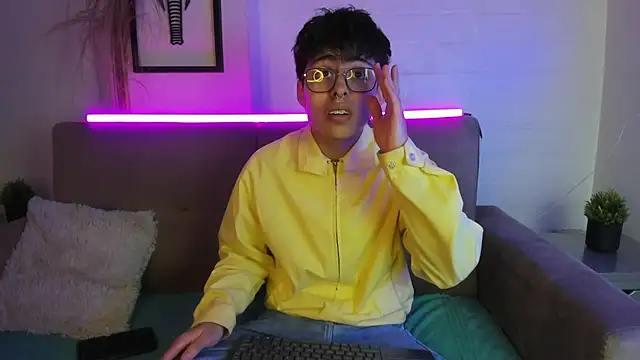 Snapshot of PepperTwink chatting on March 10, 2025, 1:00 pm PepperTwink online show from March 10, 2025, 1:00 pm